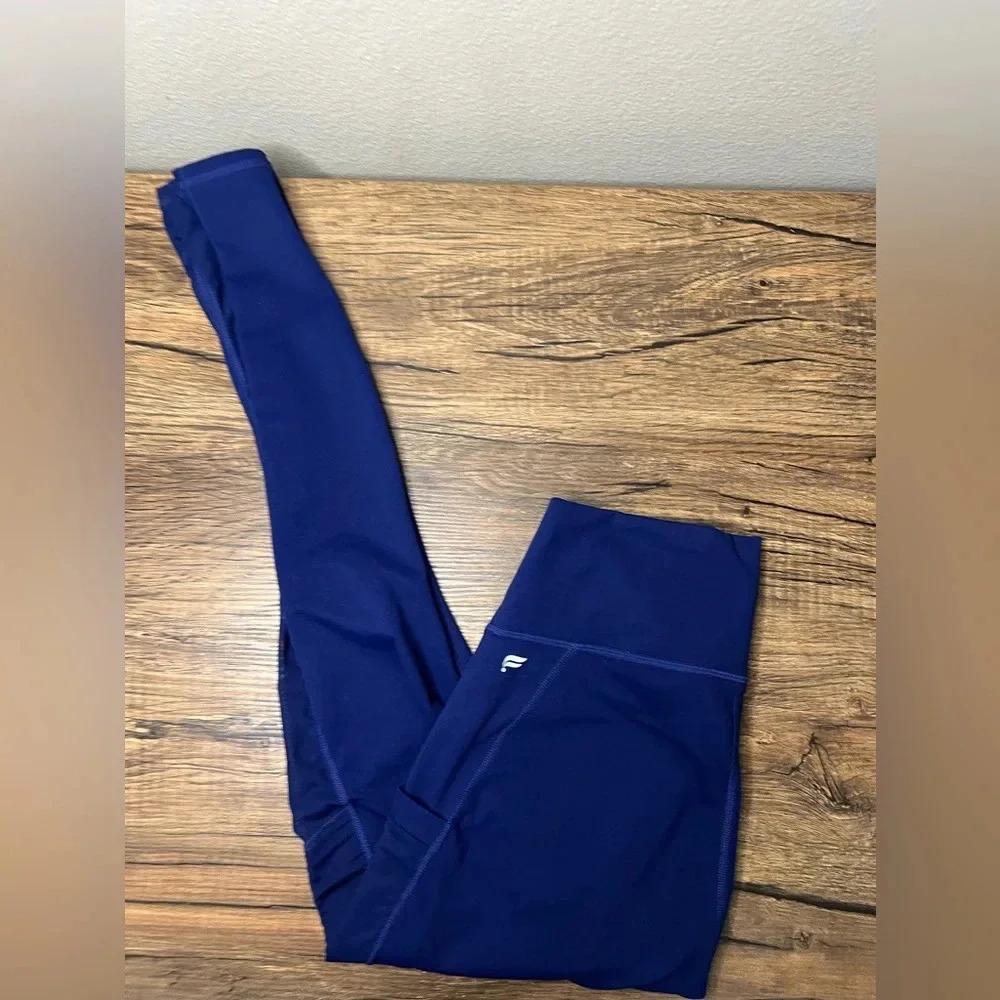 Fabletics On-The-Go PowerHold® High-Waisted Legging Sold Out! - Picture 4 of 4